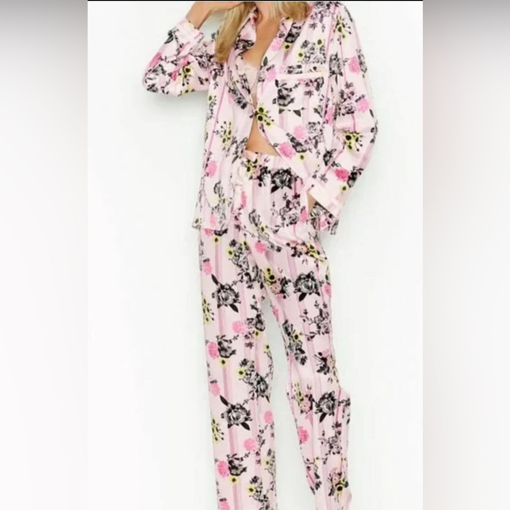 Victoria Secret Floral Pink Pajama Set in size medium Brandnew